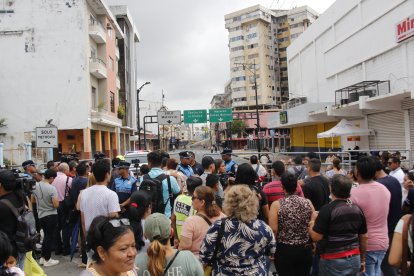 Ciudadanos afectados realizaron un plantón que fue atendido por autoridades de Segura EP.