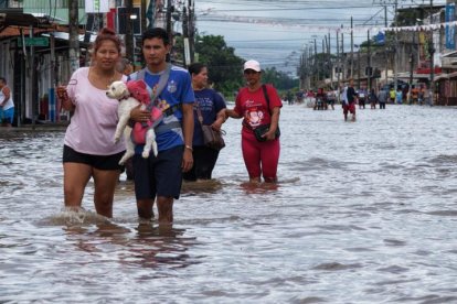 La Secretaría Nacional de Gestión de Riesgos está habilitando un alojamiento temporal para los damnificados del cantón Milagro.