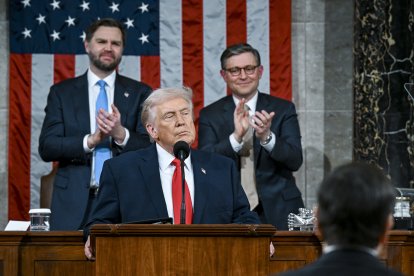 El presidente de Estados Unidos, Donald Trump, pronuncia el primer discurso sobre el Estado de la Unión de su segundo mandato ante una sesión conjunta del Congreso en la Cámara de Representantes del Capitolio de Estados Unidos en Washington.