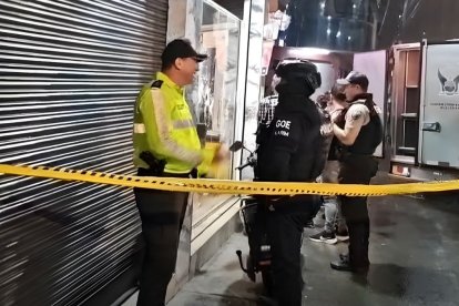 La Policía llegó a la licorería de Santo Domingo de los Tsáchilas para indagar.