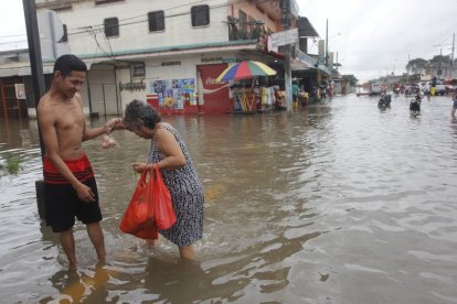 Desde las primeras horas del 24 de febrero, varias ciudadelas y recintos reportaron inundaciones