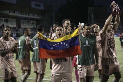 Los jugadores del Carabobo FC celebraron en el estadio Huachipato tras los ataques xenofóbicos.