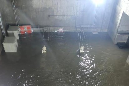 El agua ingresó a la casa de máquinas y dañó equipos clave de la hidroeléctrica Toachi