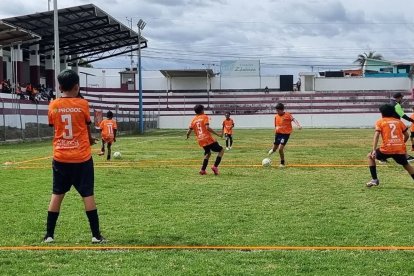 Cientos de deportistas y organizaciones esperan todavía certificar sus facturas de auspicios.