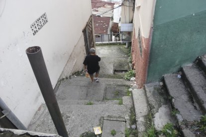 El crimen se registró en la madrugada, en las escalinatas de un callejón.