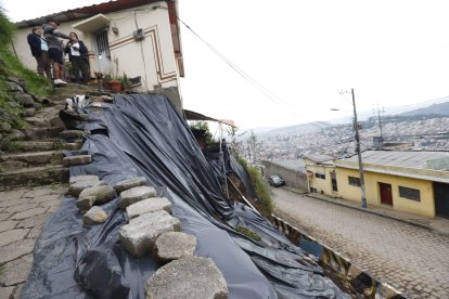 La casa de la familia Rea Tito está en constante riesgo.