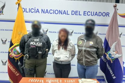 La sospechosa que vinculan con la organización delictiva Los Lobos, al parecer comercializaba sustancias ilícitas por el centro de Ambato.