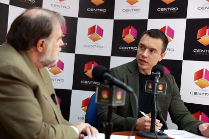 El Presidente de Ecuador, Daniel Noboa, durante una entrevista con Radio Centro.