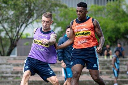 Damián Díaz (i) es la figura más experimentada de Guayaquil City.