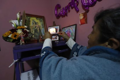 En el dormitorio de la menor hay un pequeño altar en su memoria.