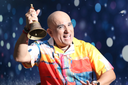 Mauricio Ayora o Caterva es un presentador de noticia de TC Televisión.