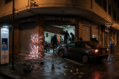 Delincuentes aprovecharon accidente para sustraerse algunos objetos.