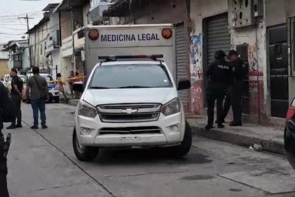 Policía acordona la escena del crimen en el barrio Cuba.