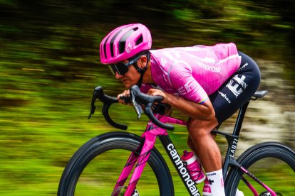 Richard Carapaz iniciará la temporada 2026 en Italia.