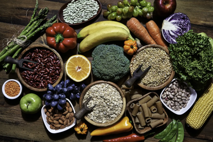 La fibra es un carbohidrato que las enzimas digestivas no pueden descomponer fácilmente