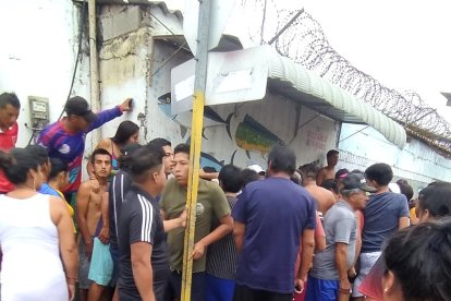 En Santa Rosa, del cantón Salinas, la ciudadanía quedó conmovida ante el suceso.