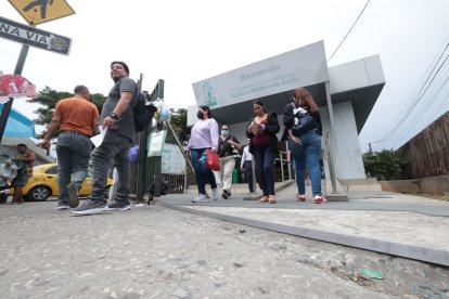 Los hospitales del IESS registran alta demanda de pacientes todos los días.