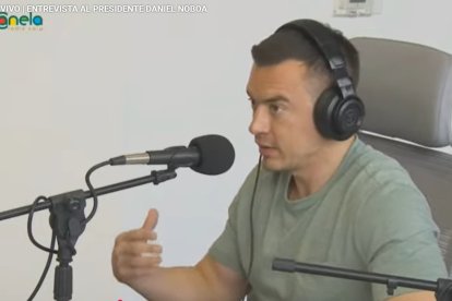 Daniel Noboa, presidente de la República, durante la entrevista en radio Canela, en Guayaquil.