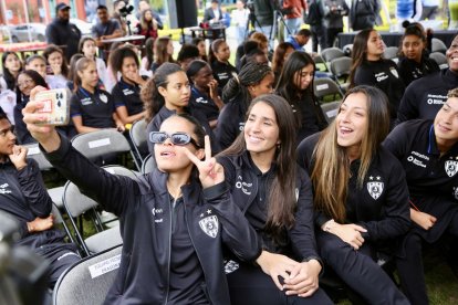 Dragonas IDV presentó los uniformes que utilizarán en la temporada 2026.