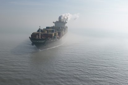 El mercado petrolero reacciona al conflicto en Oriente Medio y lleva el barril de WTI a su nivel más alto en casi dos años.