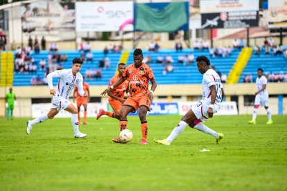 Libertad recibirá a Liga de Quito en el estadio Reina del Cisne.