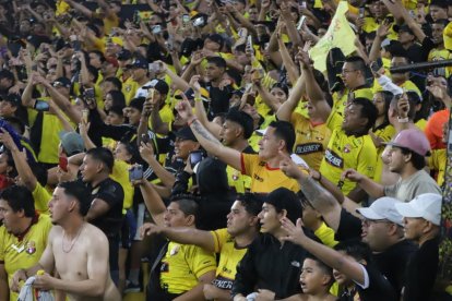 Hinchas de Barcelona están felicies por el triunfo ante Emelec.