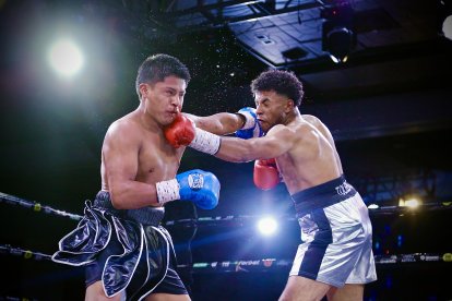 Boxeadores protagonizaron intensos combates durante la velada de BoxLegends, llena de golpes y adrenalina.