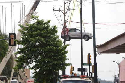 Los vehículos fueron retirados con grúas especiales.