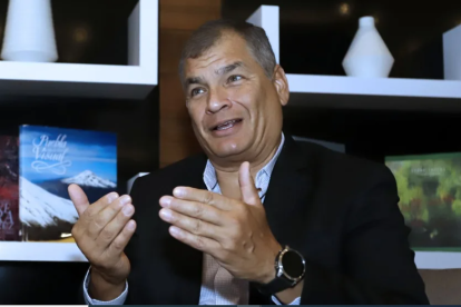 Rafael Correa denuncia «una verdadera dictadura» en Ecuador tras la suspensión de su partido