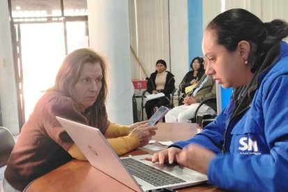 Este valor se calcula tomando como base la suma de dos salarios básicos unificados y aplicando la tarifa vigente del impuesto