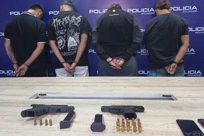 Los cuatros sujetos detenidos tenían en su poder armas y municiones.