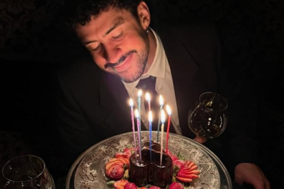 Bad Bunny celebra su cumpleaños número 32 con una foto publicada en Instagram.