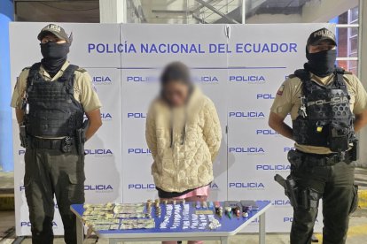 La mujer estaba dentro de una casa en Tumbaco con dosis de droga.