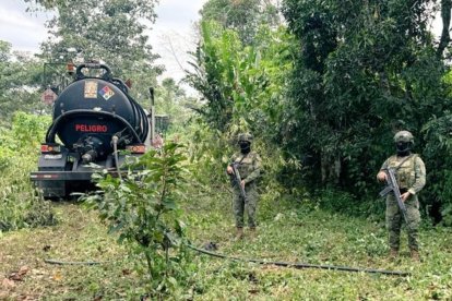 Operativos militares en la Amazonía ecuatoriana apuntan al tráfico de combustible y a la minería ilegal, dos actividades que estarían conectadas con redes de narcotráfico.