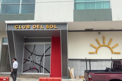 La reapertura del Club del Sol vuelve a evidenciar el vacío legal que permite a fundaciones operar máquinas de azar en Ecuador, pese a la prohibición de los casinos aprobada en 2011.
