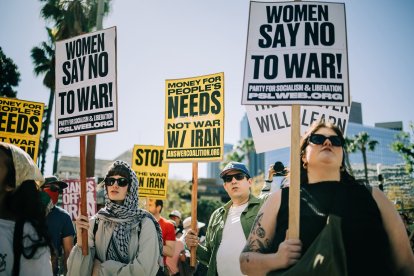 Protesta contra la guerra con Irán reunió a manifestantes que marcharon por Washington D.C. con consignas pacifistas