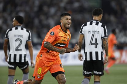 Milton Céliz de Barcelona SC celebra un gol este martes, en un partido de clasificación por la Copa Libertadores entre Botafogo y Barcelona SC en el estadio Olímpico Nilton Santos en Río de Janeiro (Brasil). EFE/ Antonio Lacerda