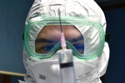 La OMS advierte que el coronavirus aún ocasiona hospitalizaciones y fallecimientos