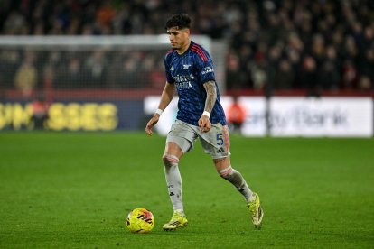 Piero Hincapié se ha consolidado como titular en la defensa del Arsenal.