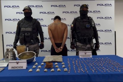 El detenido y la evidencia fueron puestos a disposición de las autoridades.