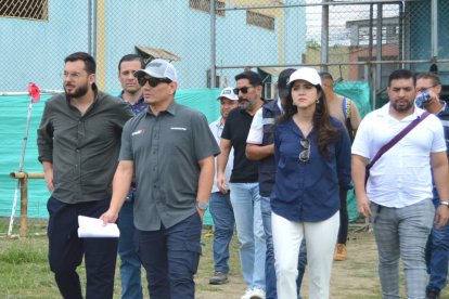 Roberto Ibáñez, durante una reciente entrega de obras en Manabí. El director de la cartera de estado considera que deberán llamar a elecciones nuevamente