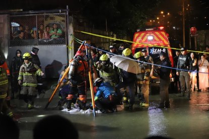 Bomberos procedieron al rescate del niño en Flor de Bastión.