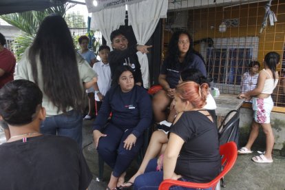 Familiares y vecinos velan al menor este jueves 12 de marzo.