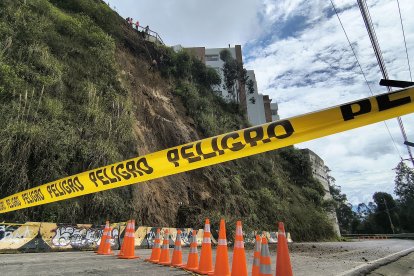 El 11 de marzo se produjo un derrumbe en la vía antigua a Nayón, nororiente de Quito.