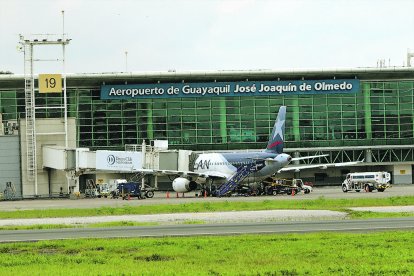 El aeropuerto opera bajo concesión de Terminal Aeroportuaria de Guayaquil S.A. hasta 2031 y genera ingresos importantes para la ciudad.