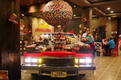 La chocolatería que todos admiran en El Cajas finalmente aterriza en la ciudad.