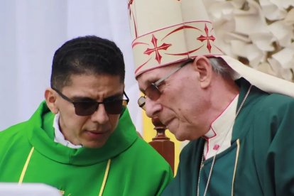 Los dos religiosos fallecieron tras salvar a un joven monaguillo.