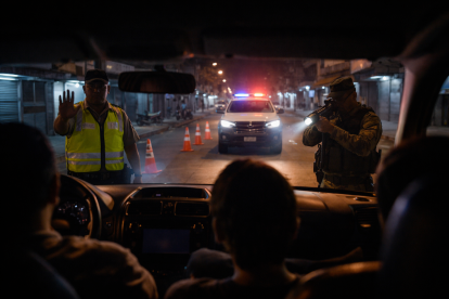 Toque de queda en El Oro: recreación de IA sobre controles desde el 15 de marzo.