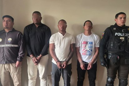 Los tres hombres fueron capturados con armas dentro de un vehículo.