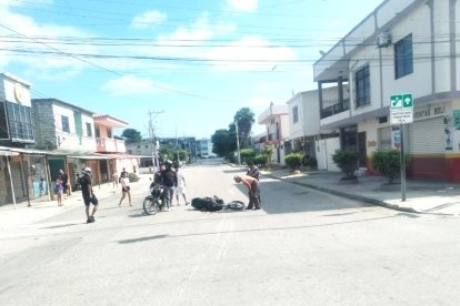 Momentos en que se produjo el percance en el barrio San Francisco del cantón La Libertad